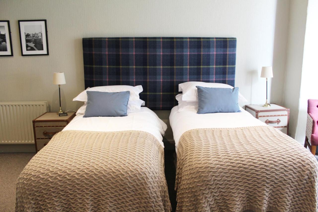 The George Hotel Касълтаун Екстериор снимка